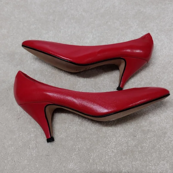 Nickels Women's Red Pumps - Picture 9 of 9